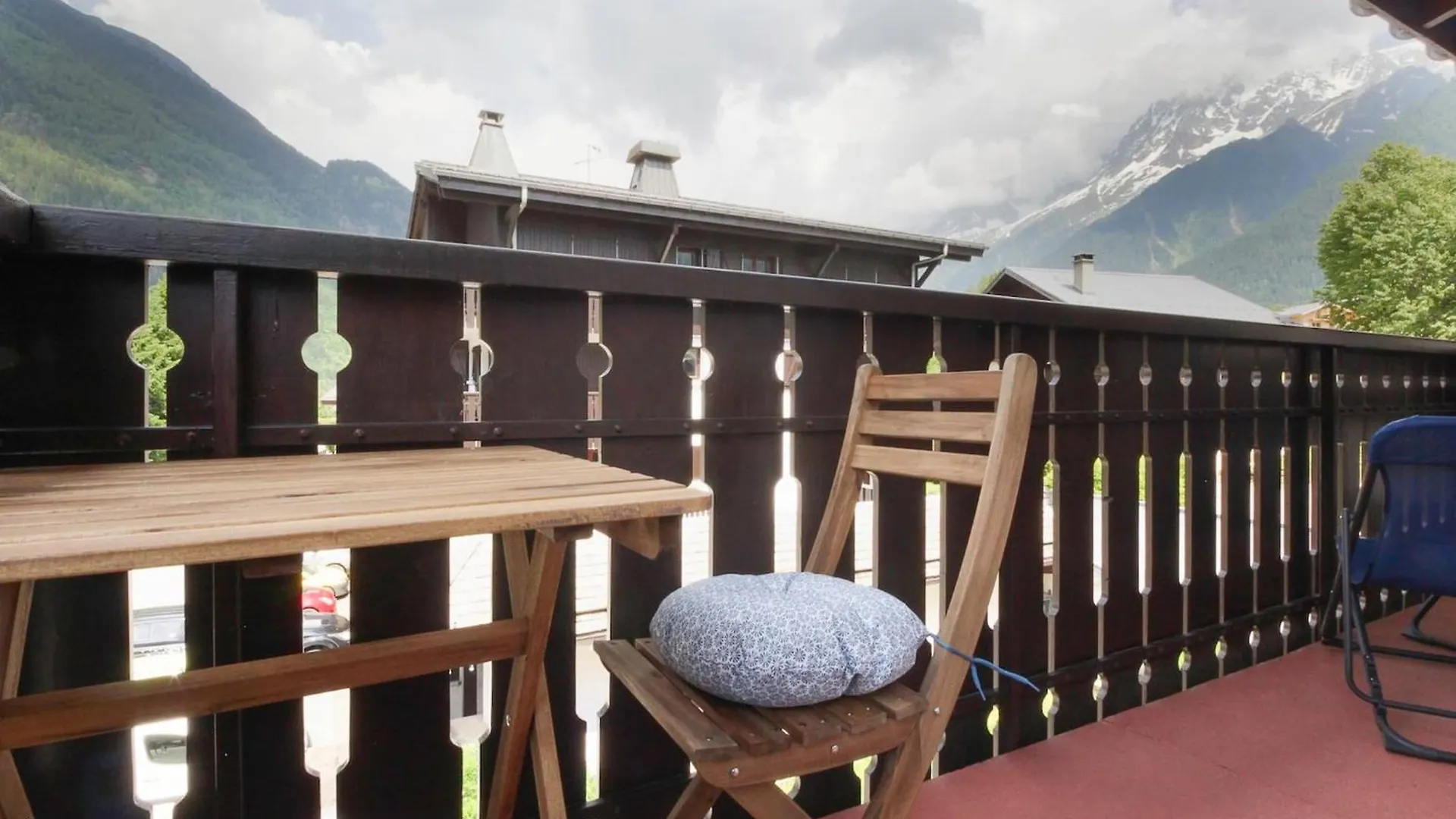 شقة La Griaz - Chaleureux Et Cosy -Vue Sur Les Montagnes - Grand Balcon ليز أوش
