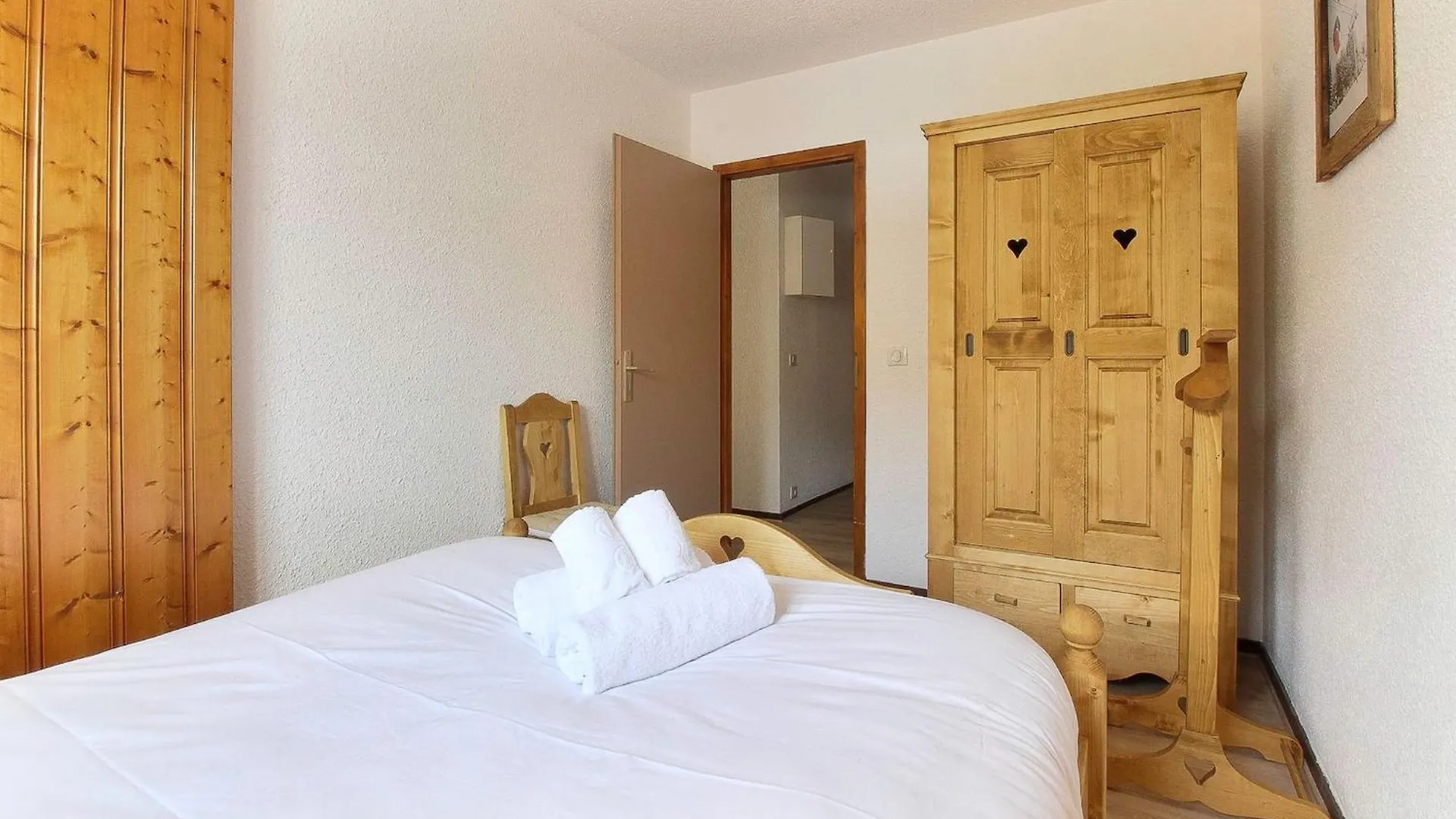شقة La Griaz - Chaleureux Et Cosy -Vue Sur Les Montagnes - Grand Balcon ليز أوش